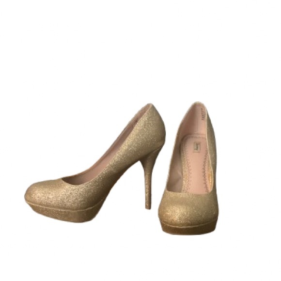 Olsenboye Sparkly Gold Pumps - Picture 10 of 10